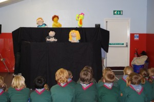 RETM Puppet Group visit Purple Cub Pack